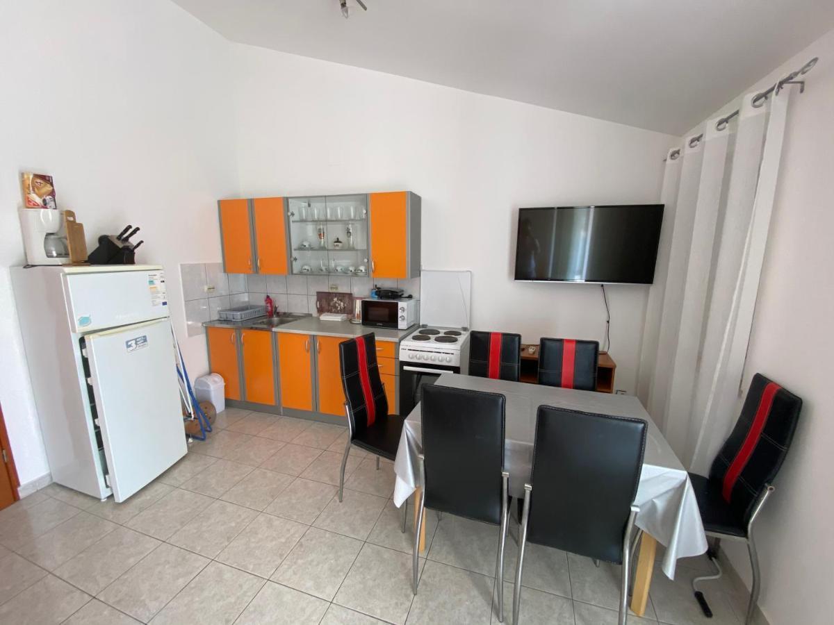 Apartmani Anita Starigrad Paklenica Esterno foto