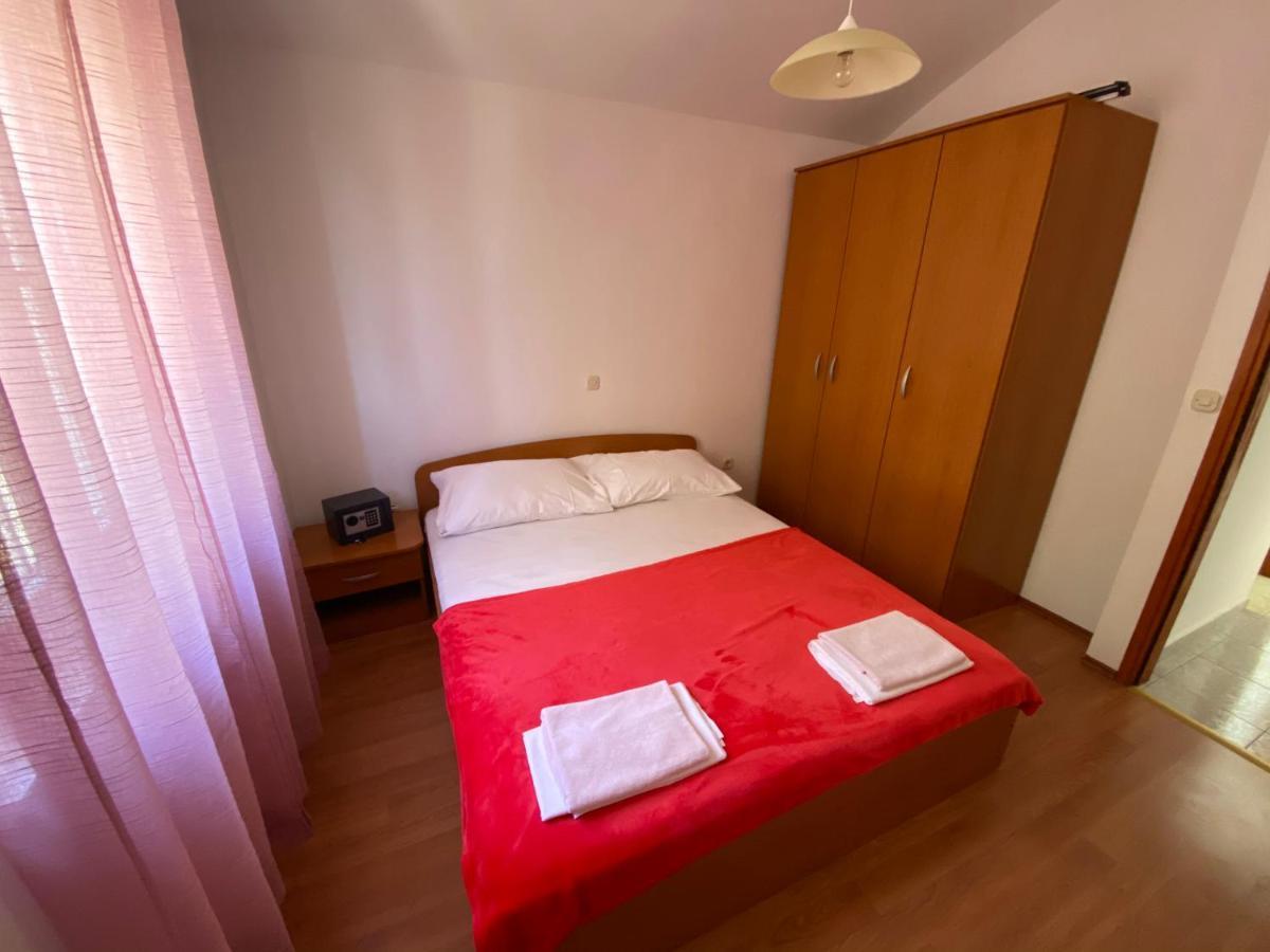 Apartmani Anita Starigrad Paklenica Esterno foto